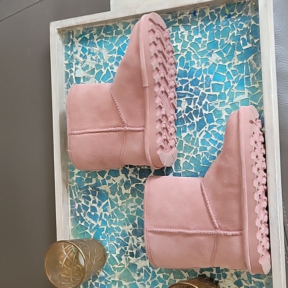 Bearpaw Ellie Boot - Picture 7 of 10